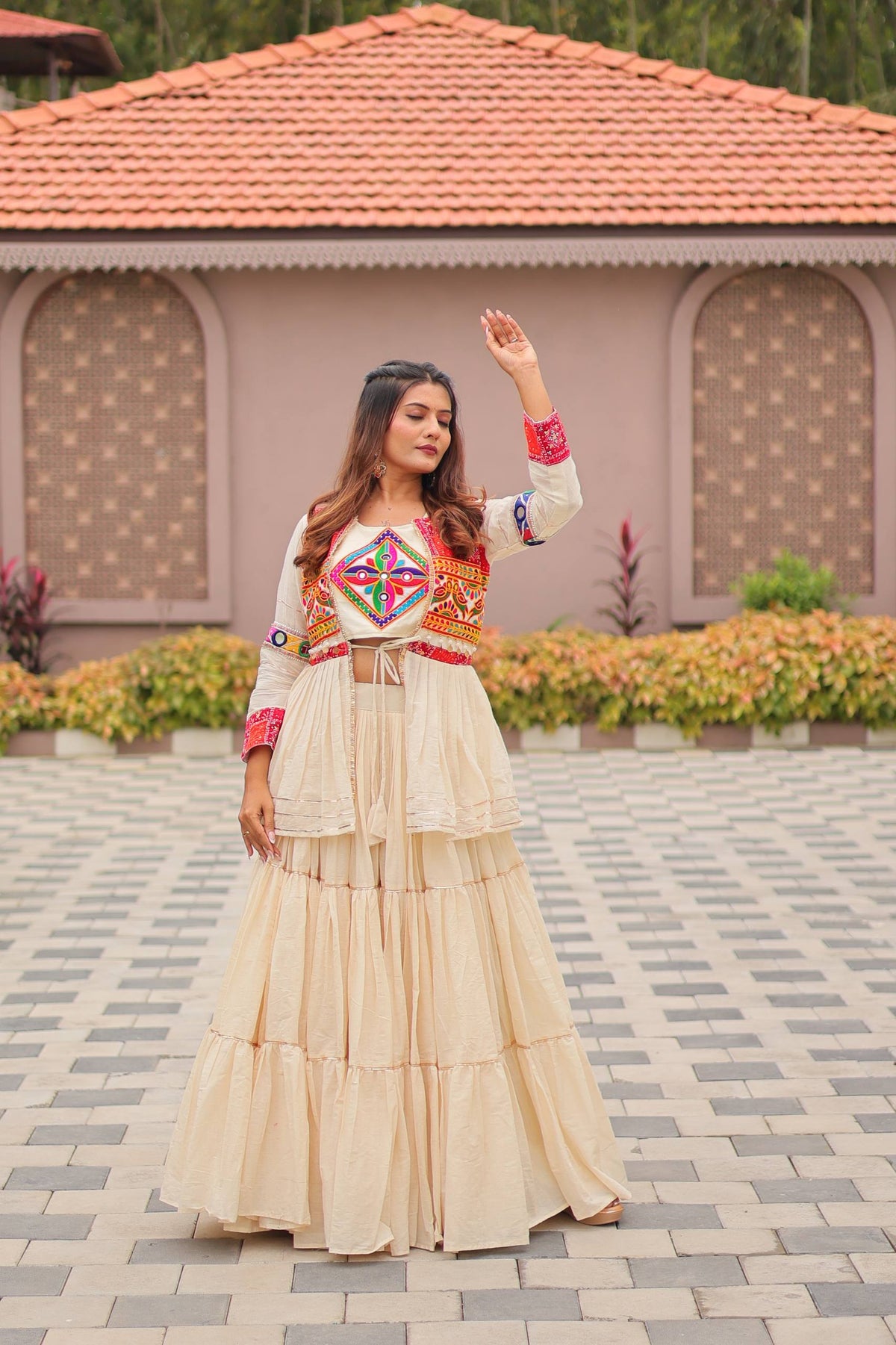 Tradition Meets Trend β Gamthi Lehenga with Mirror Work