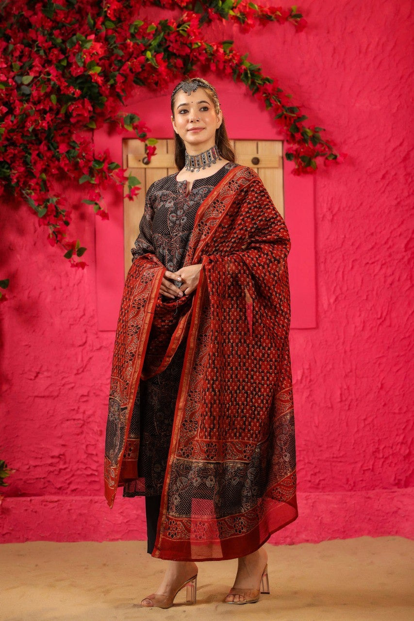 SAHELI STYLE PRESENT POLY COTTON KURTI PANT DUPATTA SET