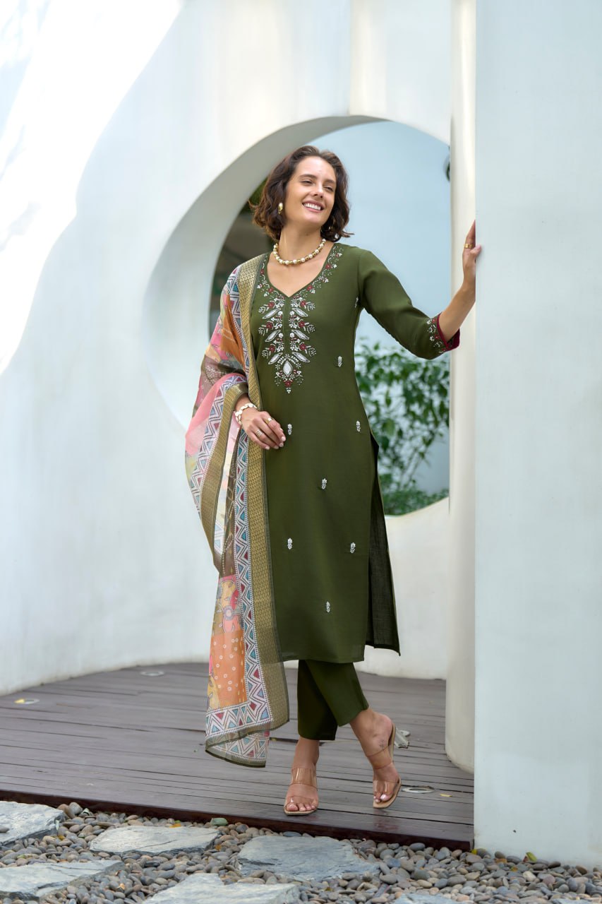 SAHELI STYLE Presents Green Elegant Straight Kurti Pant Dupatta Set