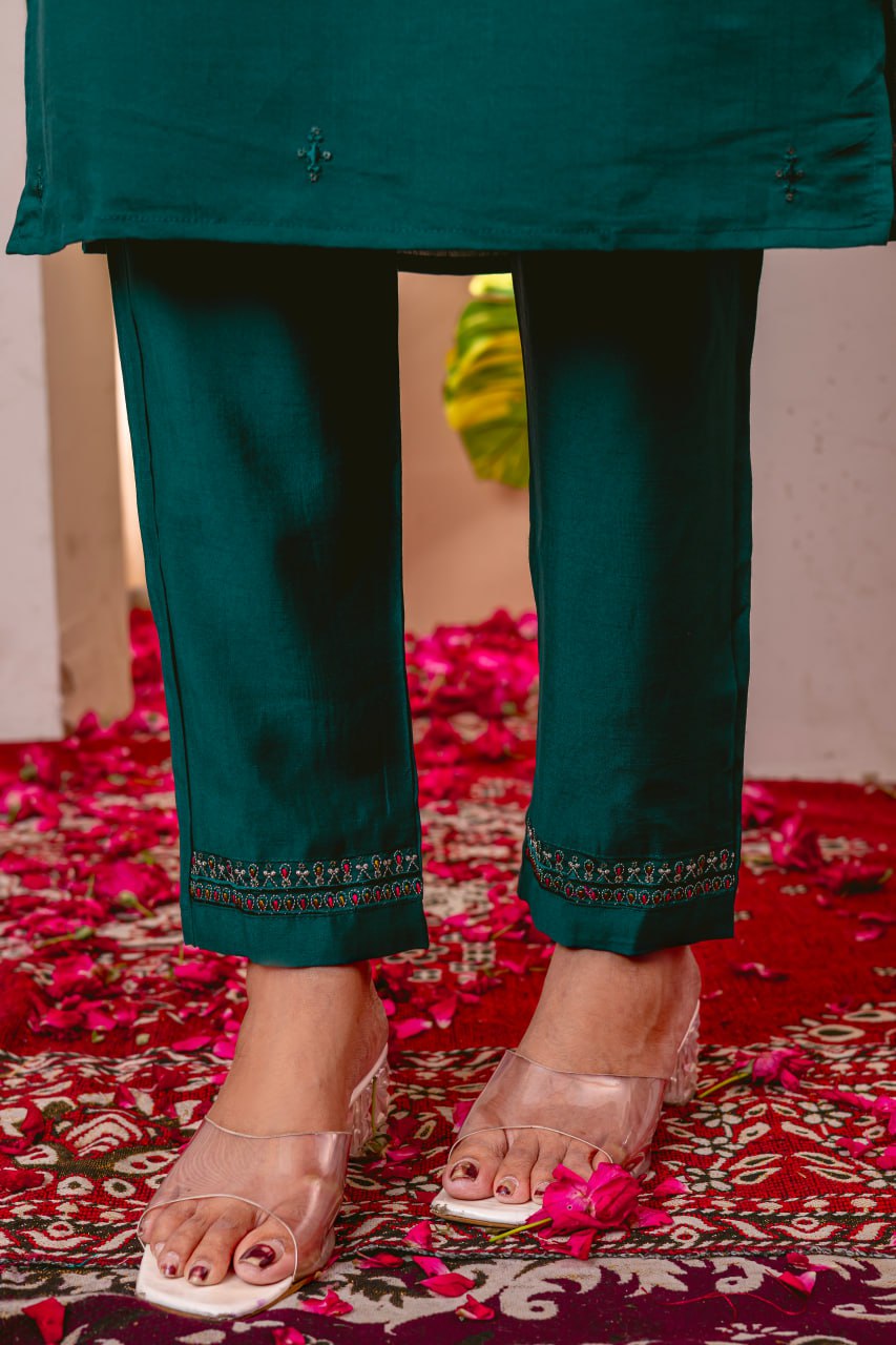 SAHELI STYLE Presents Green Elegant Straight Kurti Pant Dupatta Set