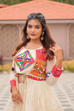 Tradition Meets Trend – Gamthi Lehenga with Mirror Work