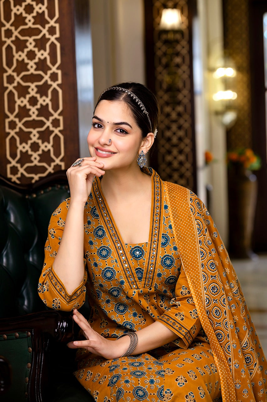 SAHELI STYLE PRSENTS LIGHT ORANGE KURTI PANT DUPATTA PAIR