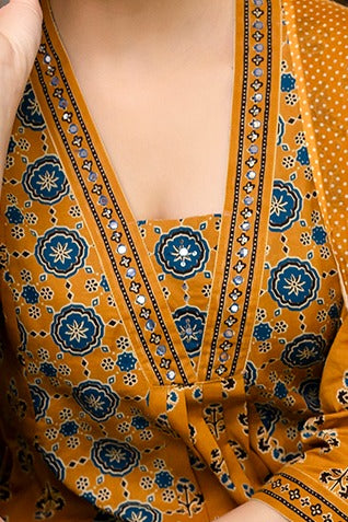 SAHELI STYLE PRSENTS LIGHT ORANGE KURTI PANT DUPATTA PAIR