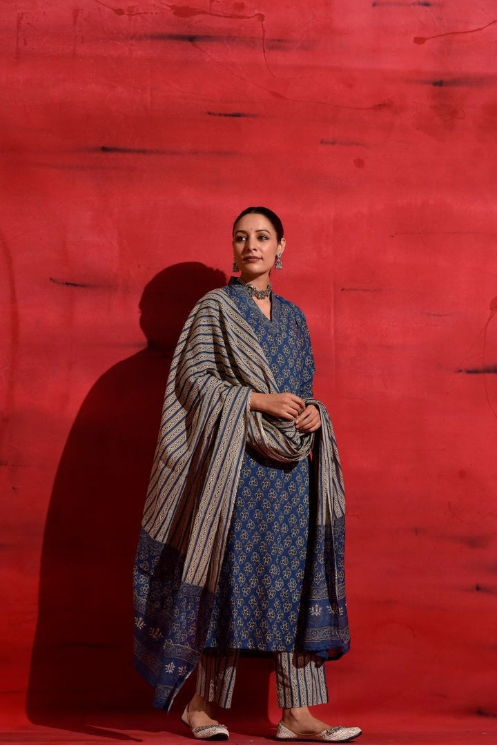 SAHELI STYLE PRESENTS Womens Roman Slub Kurti With Duppata And Bottomwear 3 Pice Set