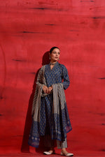 SAHELI STYLE PRESENTS Womens Roman Slub Kurti With Duppata And Bottomwear 3 Pice Set